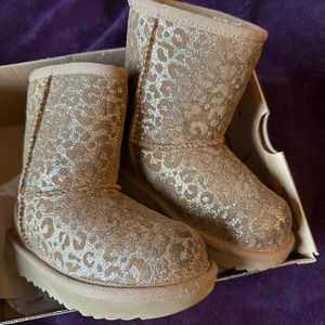 Gently Worn Toddler Girl Sparkly Cheetah Print Ugg Boot